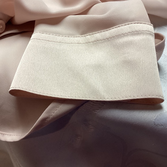 DKNY Elegant PINK  Blouse NEW. XTRA BUTTON.  SMALL - Picture 7 of 9